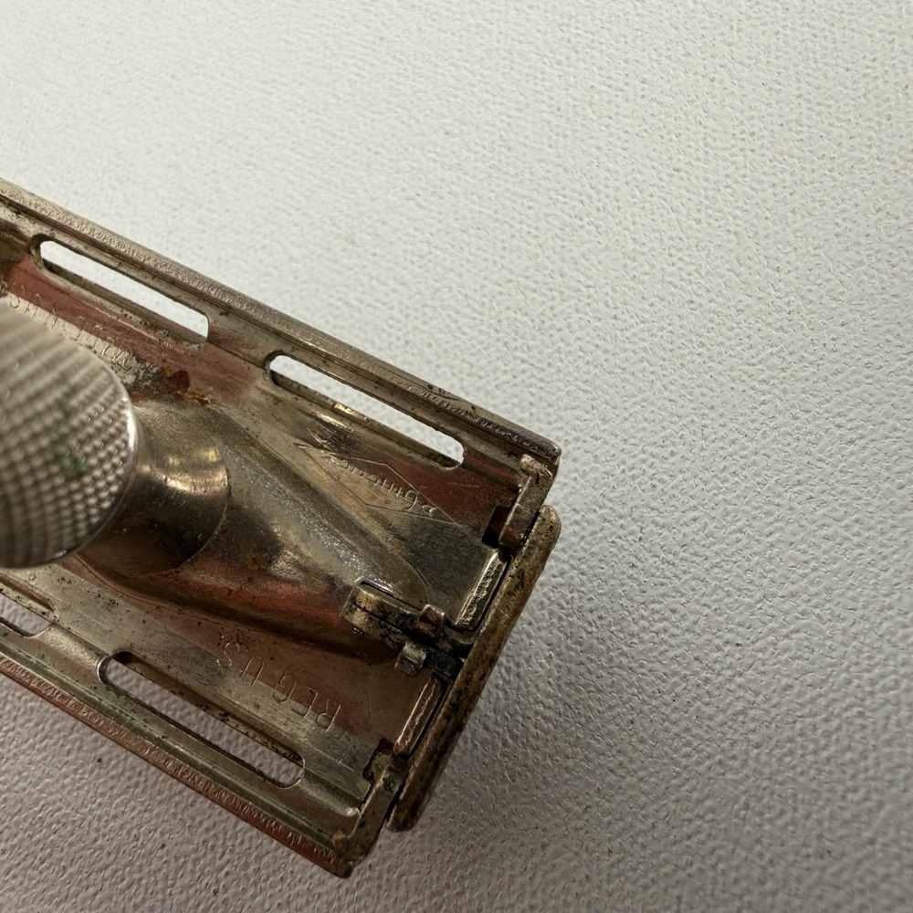 Vintage Gillette Safety Razor Made In USA - Picture 5 of 6